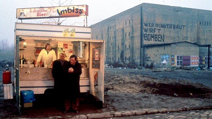 Filmstill aus "Der Himmel über Berlin von Wim Wenders"